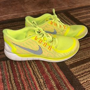 Nike women’s free run tennis shoes